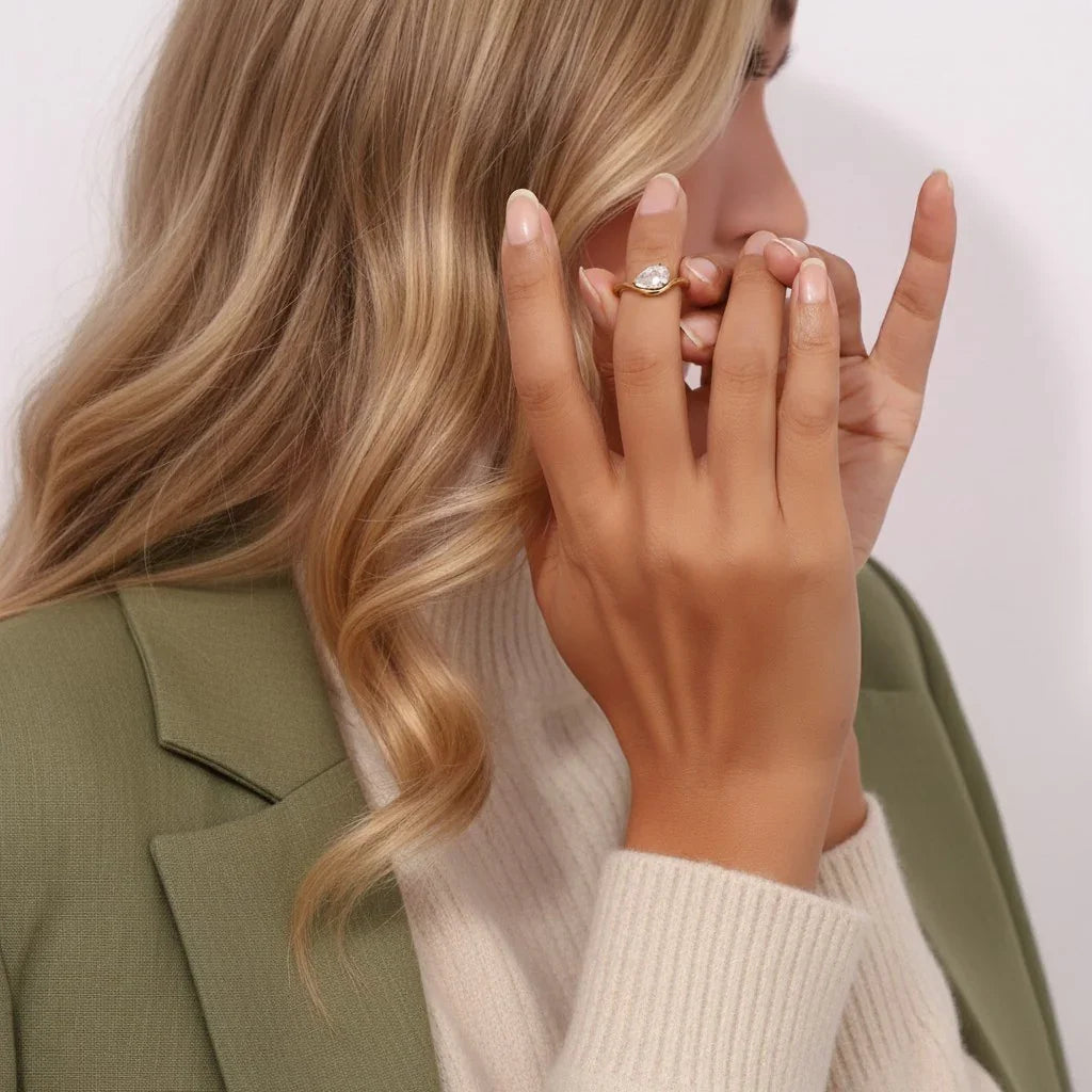 Dewdrop Diamond Gold Ring