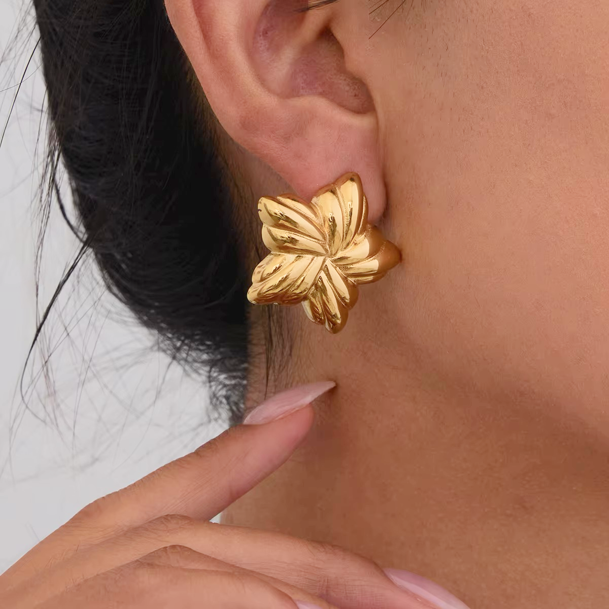 Thymes Gold Star Earrings