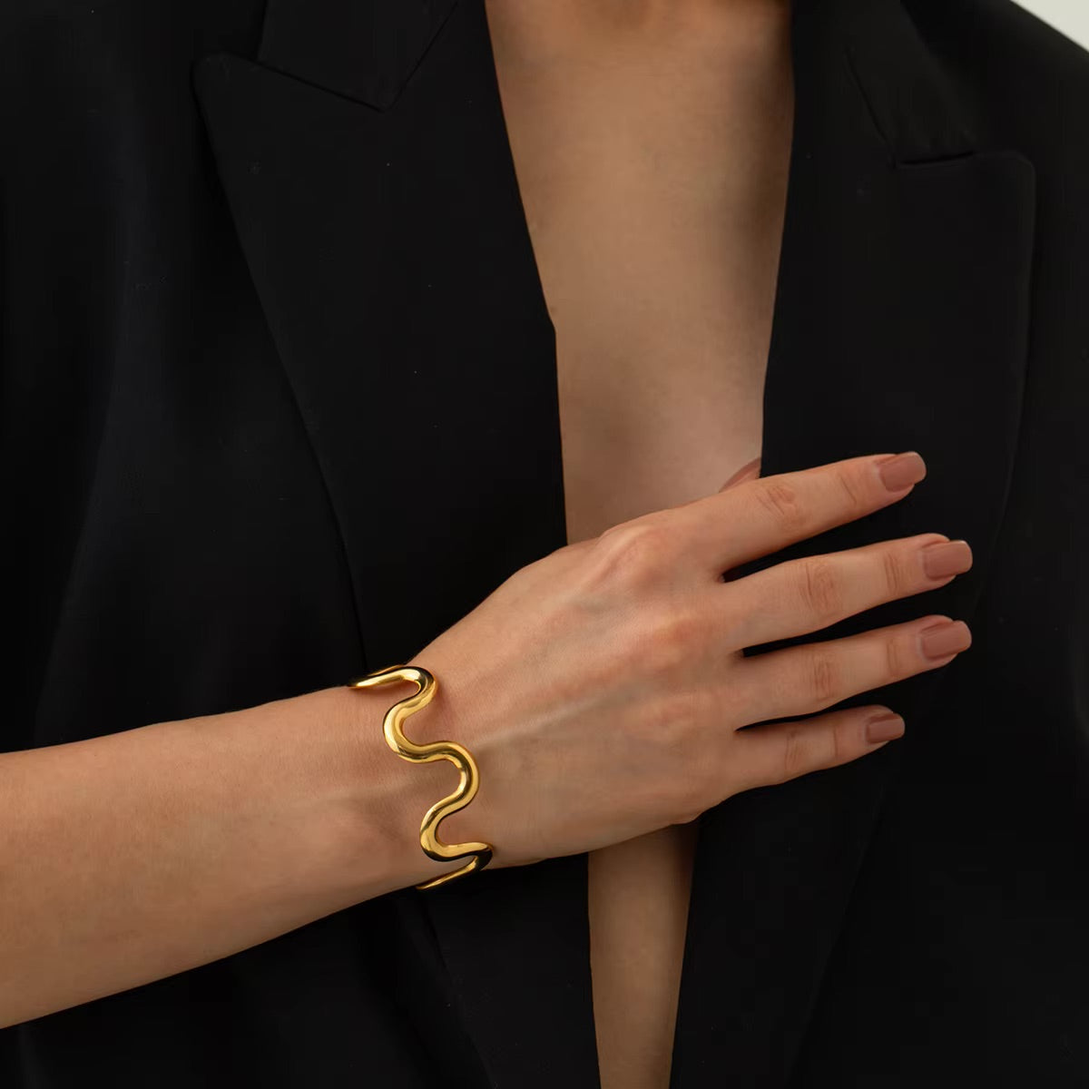 Senna Twisted Gold Bangle