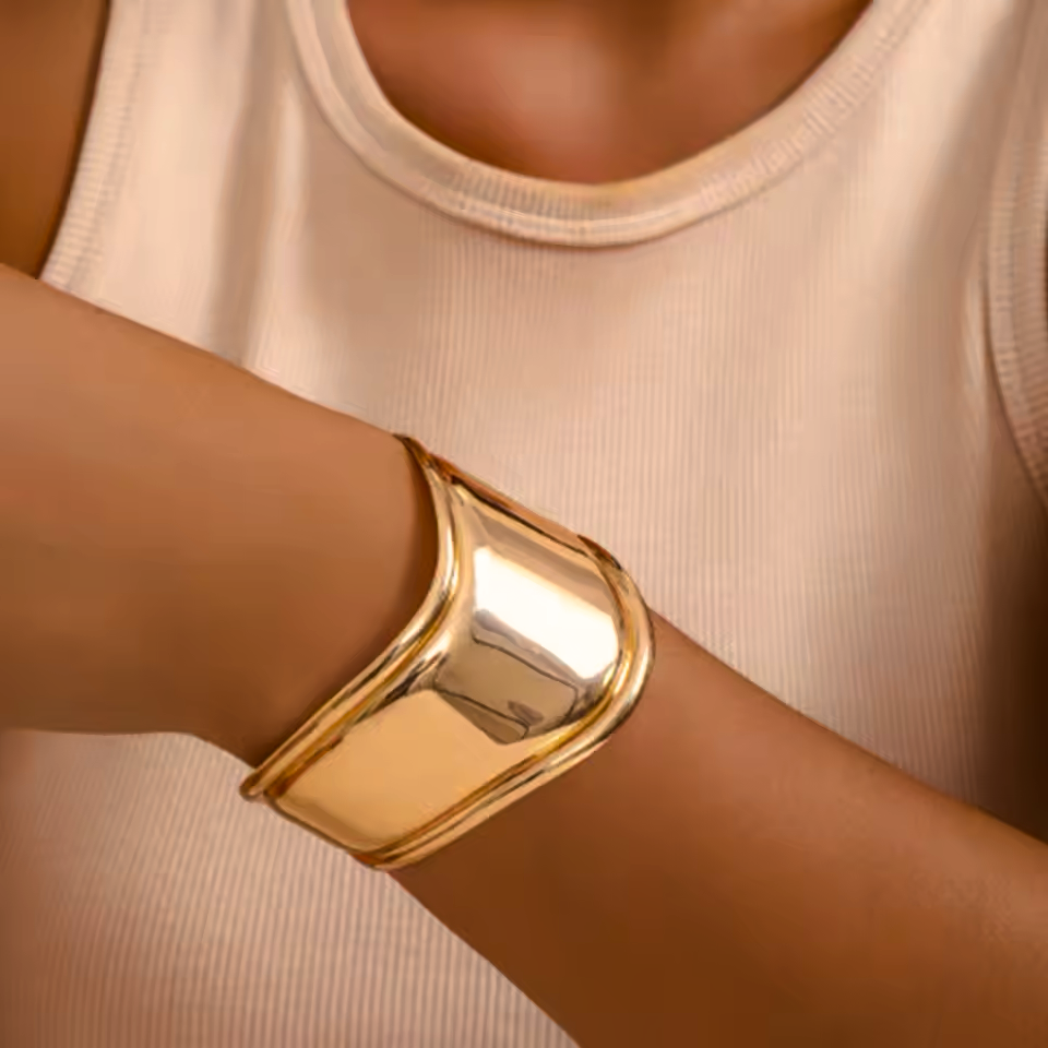 Izza Smooth Gold Cuff
