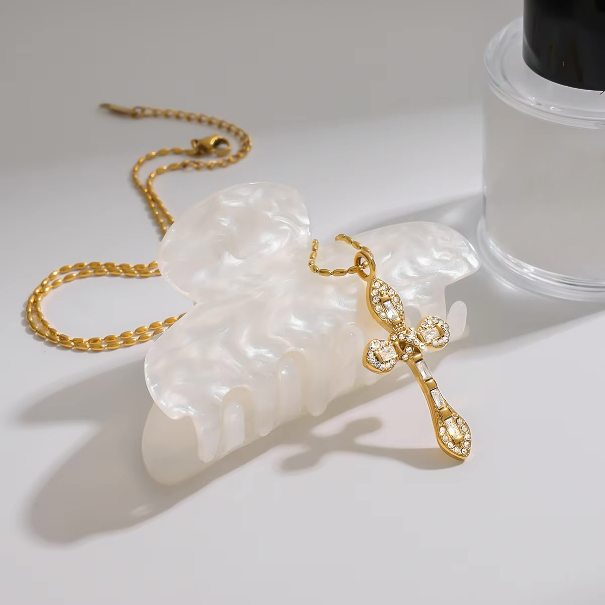 Olea Diamond Crucifix