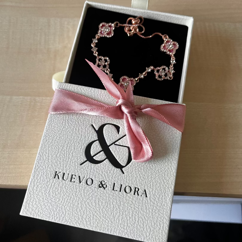 <p>LOVED BY 200,000+ HAPPY CUSTOMERS!</p>