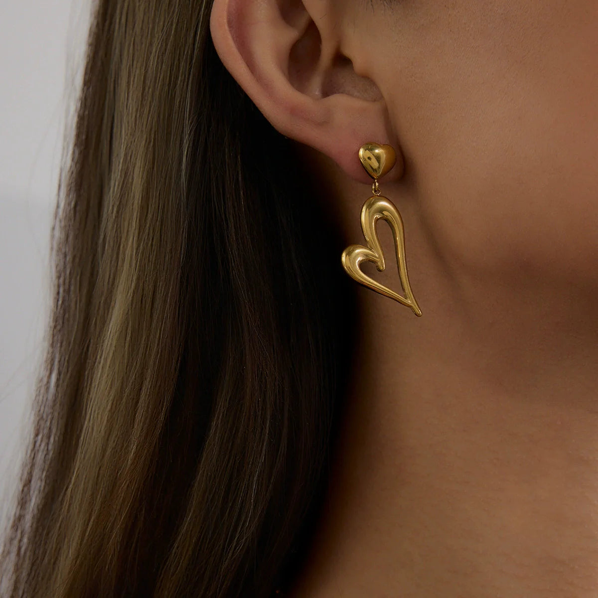 Venus Gold Heart Earrings