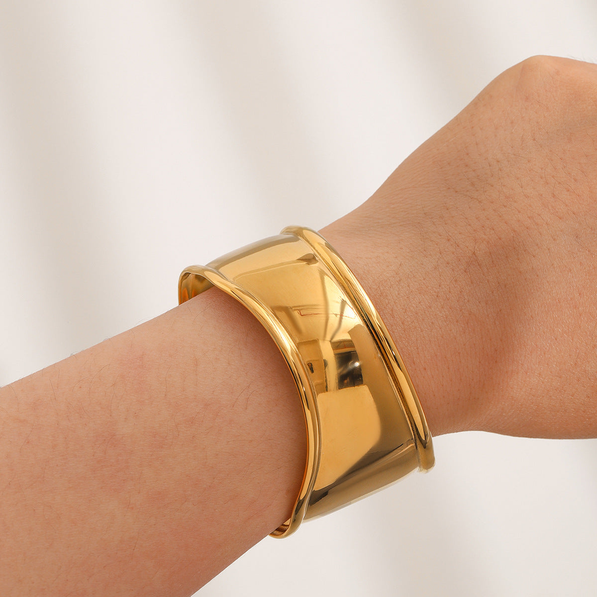 Nellie Smooth Gold Cuff