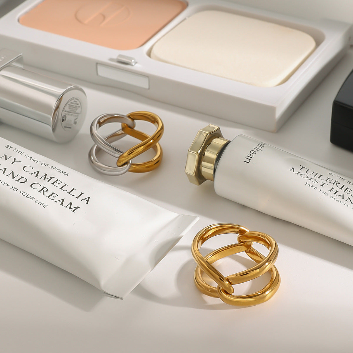 Nerine Gold Twist Ring