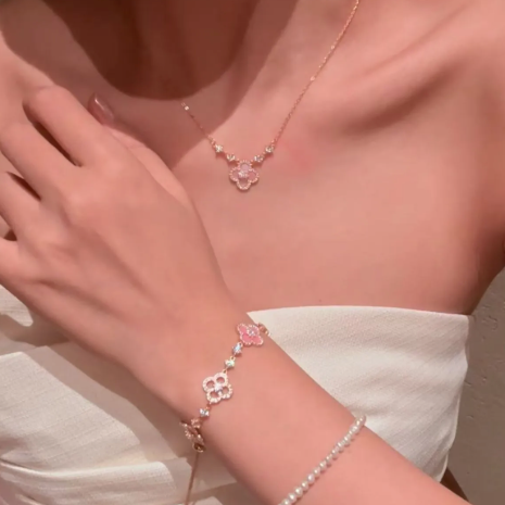 <p>LOVED BY 200,000+ HAPPY CUSTOMERS!</p>
