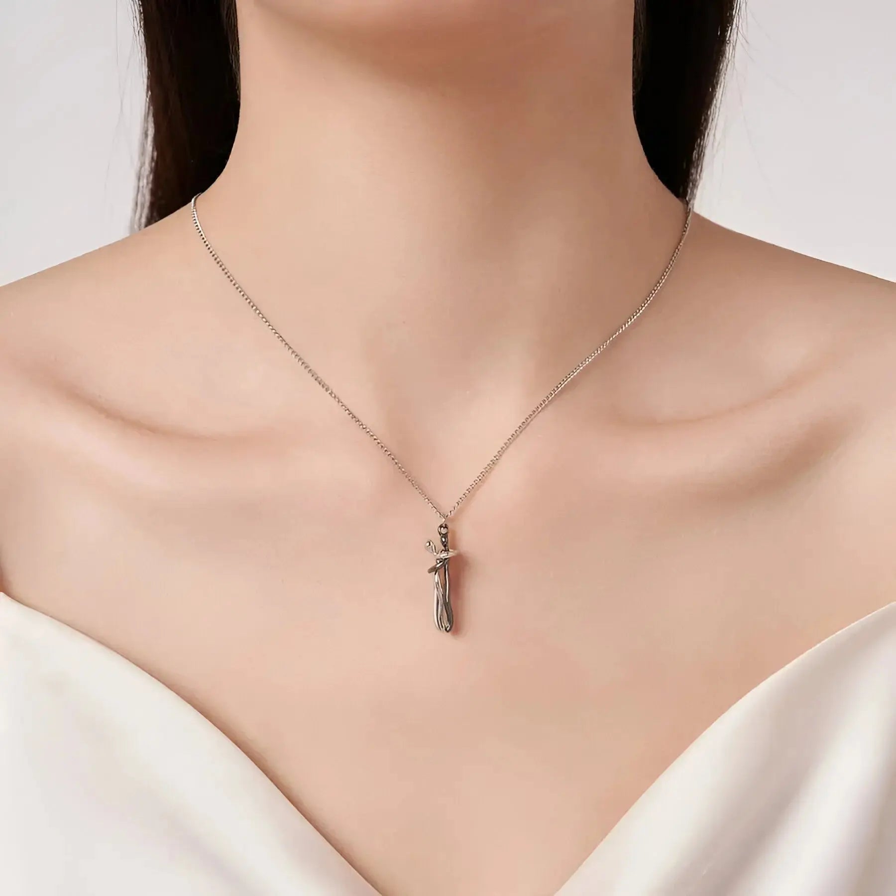 Hug Necklace (Trending on Tiktok)